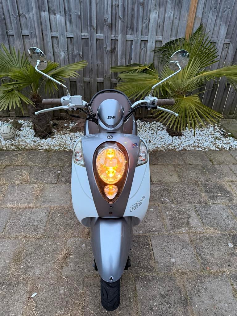 Sym mio 50 cc blauw kenteken 25 km.!, Fietsen en Brommers, Scooters | SYM, Zo goed als nieuw, Benzine, 50 cc, Maximaal 25 km/u