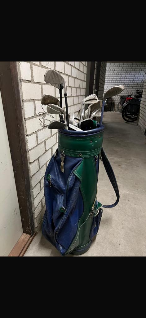 Te koop: twee complete golfsets met accessoires, Sport en Fitness, Golf, Zo goed als nieuw, Set, Ophalen of Verzenden