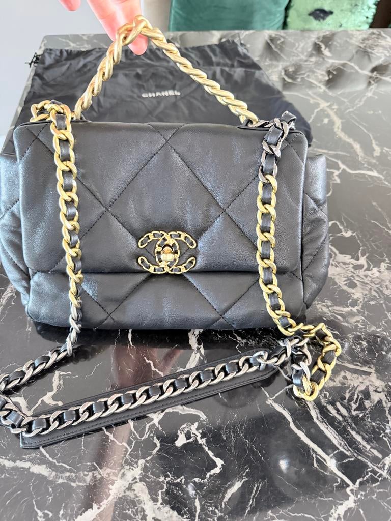 Chanel 19 Flap Bag - Zwart Lamsleer, Ophalen of Verzenden, Zo goed als nieuw, Zwart, Schoudertasje
