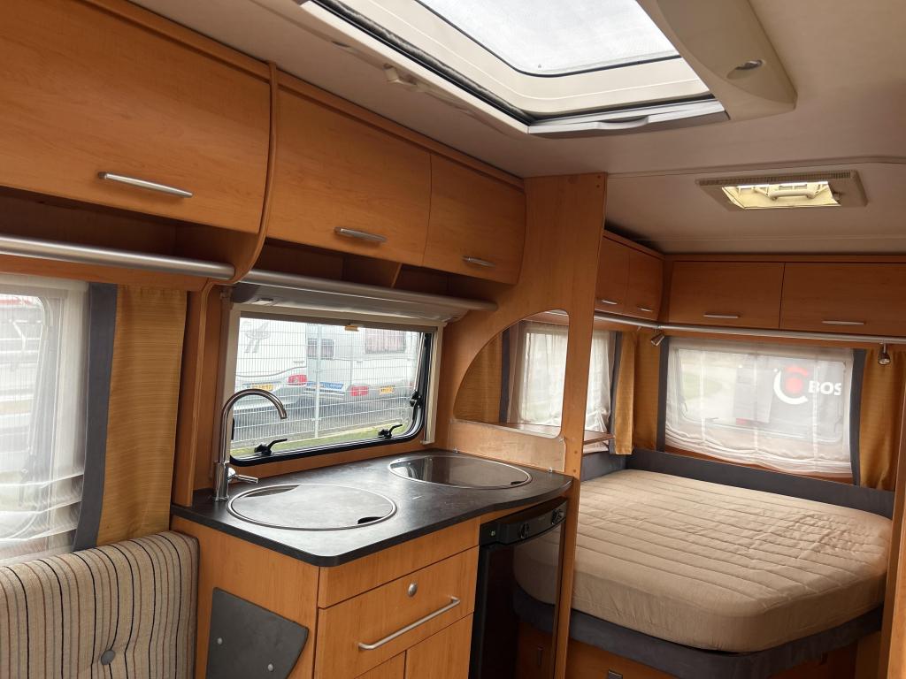 Eriba 465 Living Pulse 2009 RONDZIT FRANS BED VOORTENT, Caravans en Kamperen, Rondzit, Bedrijf, Info@hymer.com, Holzstraße 19, D-88339 Bad Waldsee, Duitsland