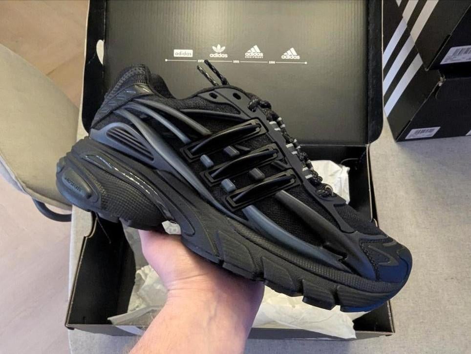 Adidas x Pharrell Williams Adistar Jellyfish Triple Black, Zwart, Nieuw, Ophalen of Verzenden, Sneakers of Gympen