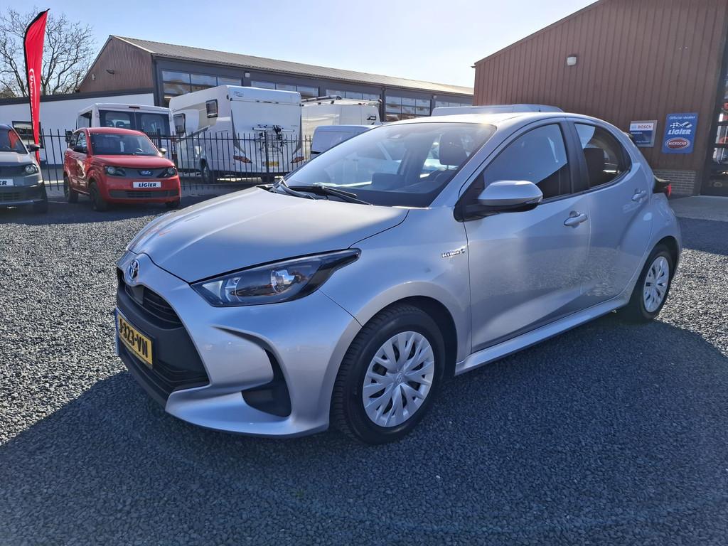 Toyota Yaris YARIS 1.5 HYBRID ACTIVE (bj 2020, automaat), Auto's, Gebruikt, Zwart, Met garantie (alle), 49 €/maand