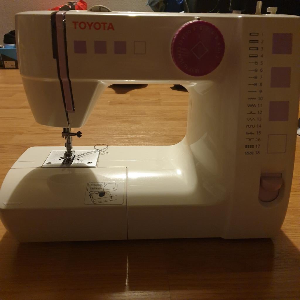 Toyota naaimachine, Hobby en Vrije tijd, Naaimachines en Toebehoren, Ophalen, Gebruikt, Naaimachine, Overige merken