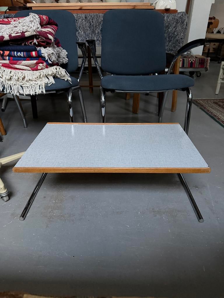 Vintage bijzettafeltje, bedtafel, plantentafel, salontafel