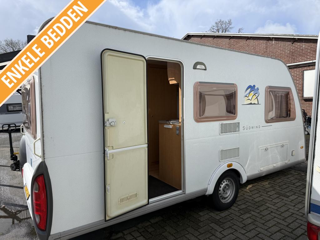 KNAUS SUDWIND 450 EL-2 BEDDEN-ZITJE VOLAUTO MOVER-VOORTENT, Caravans en Kamperen, Caravans, Schokbreker, Tot en met 3, 4 tot 5 meter