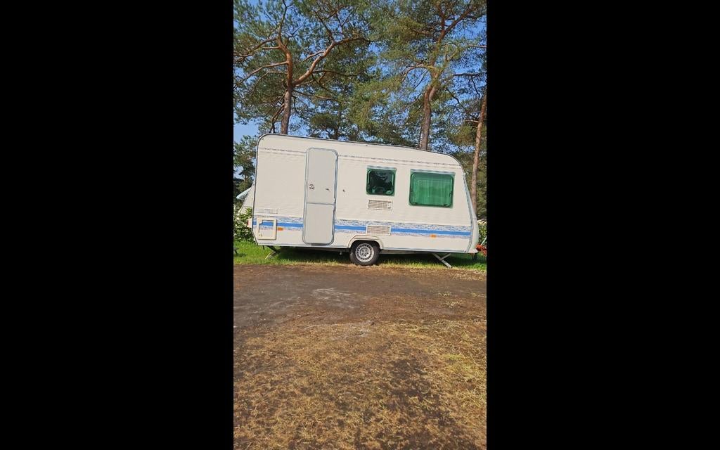 Te koop Adria Unica 390 DS, Koelkast, 75 kg, Treinzit, Dwarsbed