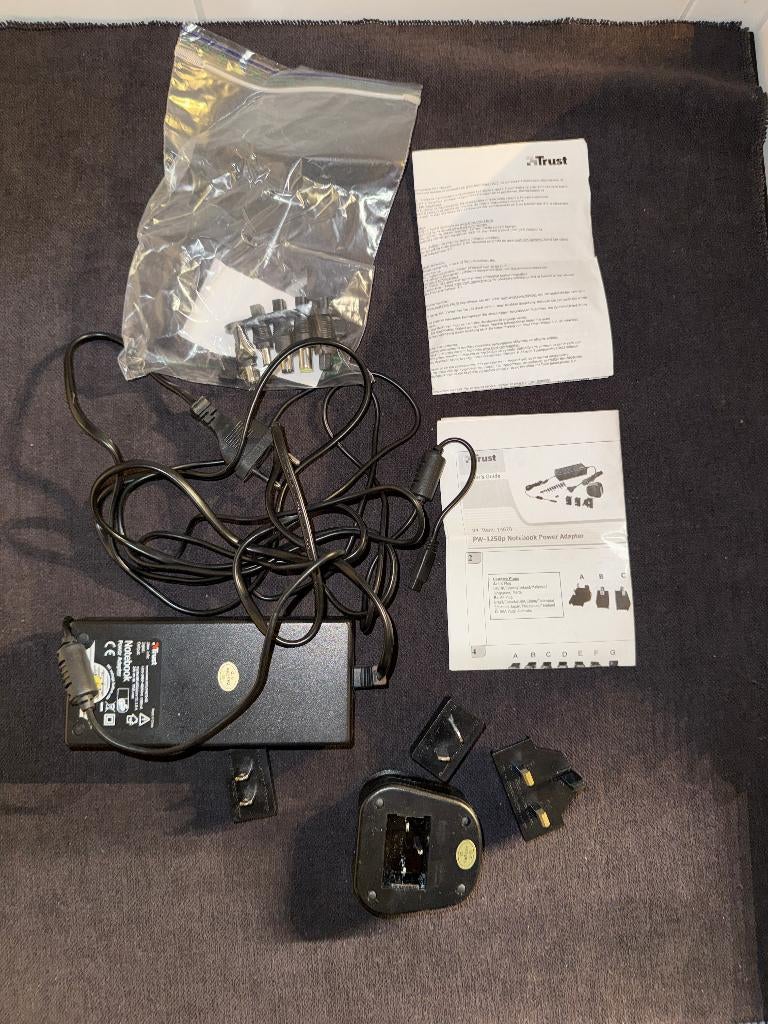 Trust laptop universele laptoplader, Ophalen of Verzenden, Zo goed als nieuw