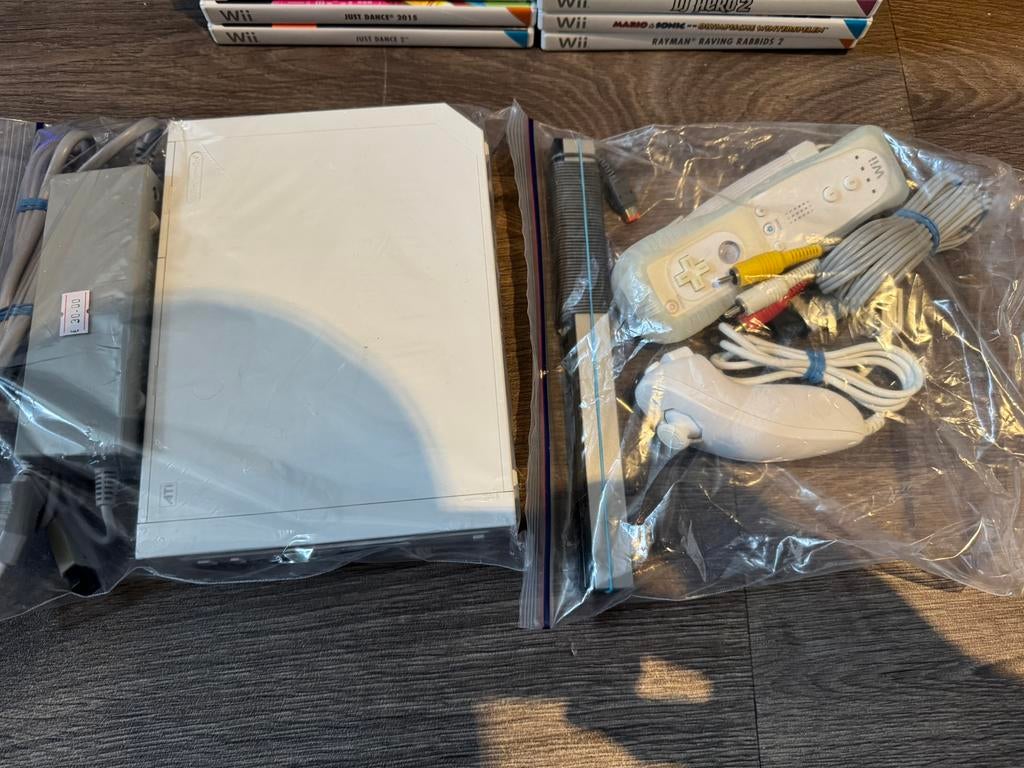 Nintendo Wii compleet met 10 Spellen, Ophalen of Verzenden, Zo goed als nieuw, Met 1 controller, Met stuurtje