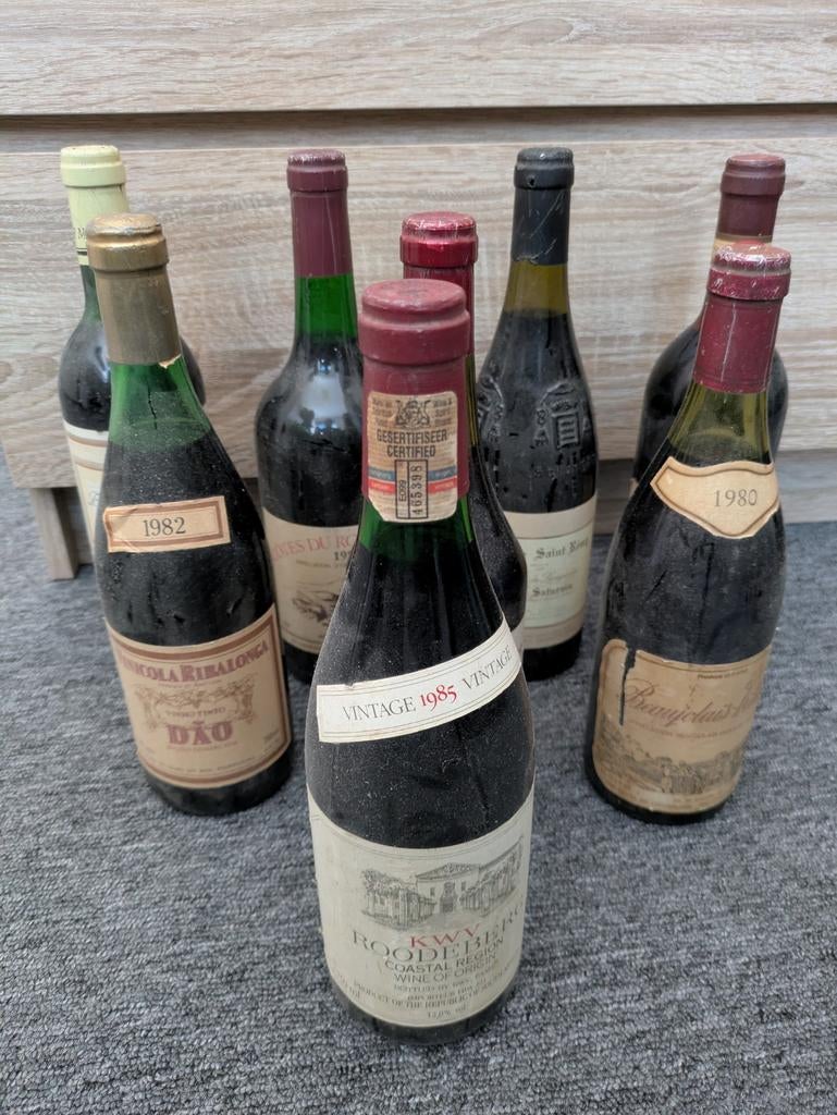 8 oudere flessen wijn., Ophalen, Frankrijk, Rode wijn