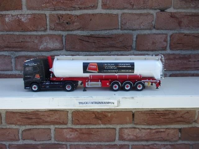 WSI  Volvo  FH4  Globetrotter  van  Strack  Vloeren.