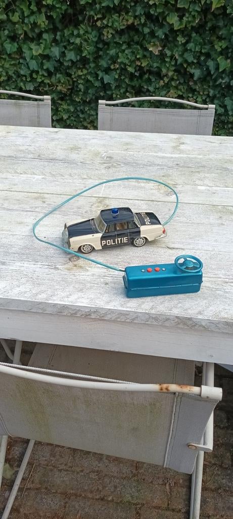 Mercedes op batterij zeldzaam goede staat miniatuur auto, Verzamelen, Speelgoed, Ophalen, Gebruikt