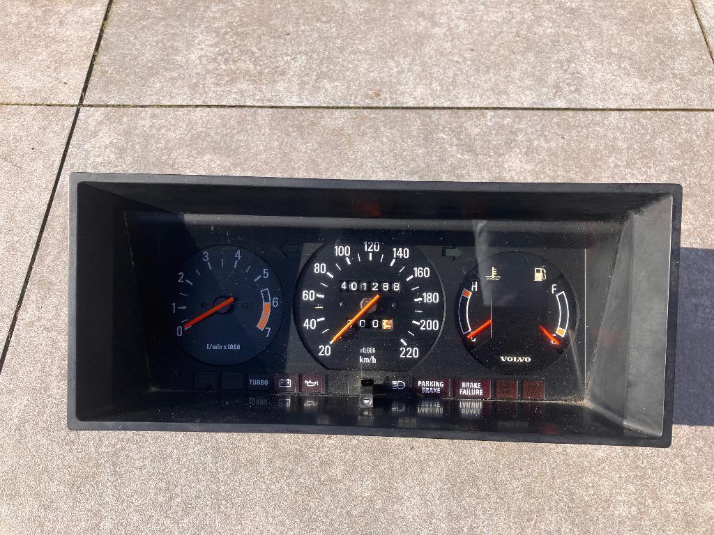 Zonnekap + Volvo turbo tellerbak: naald gaat tot 220KM/u !!!, Ophalen of Verzenden, Gebruikt, Volvo