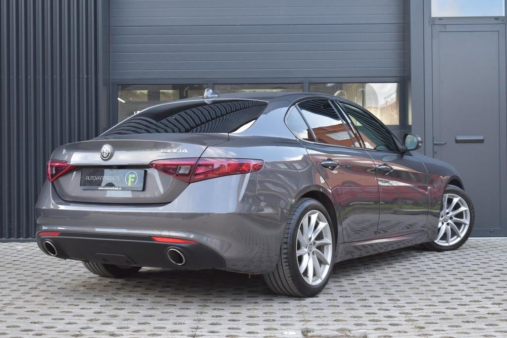 Alfa Romeo Giulia 2.0 Turbo Super | LEDER | NAVI | TEL | XEN, Automaat, 745 kg, Achterwielaandrijving, 1404 kg