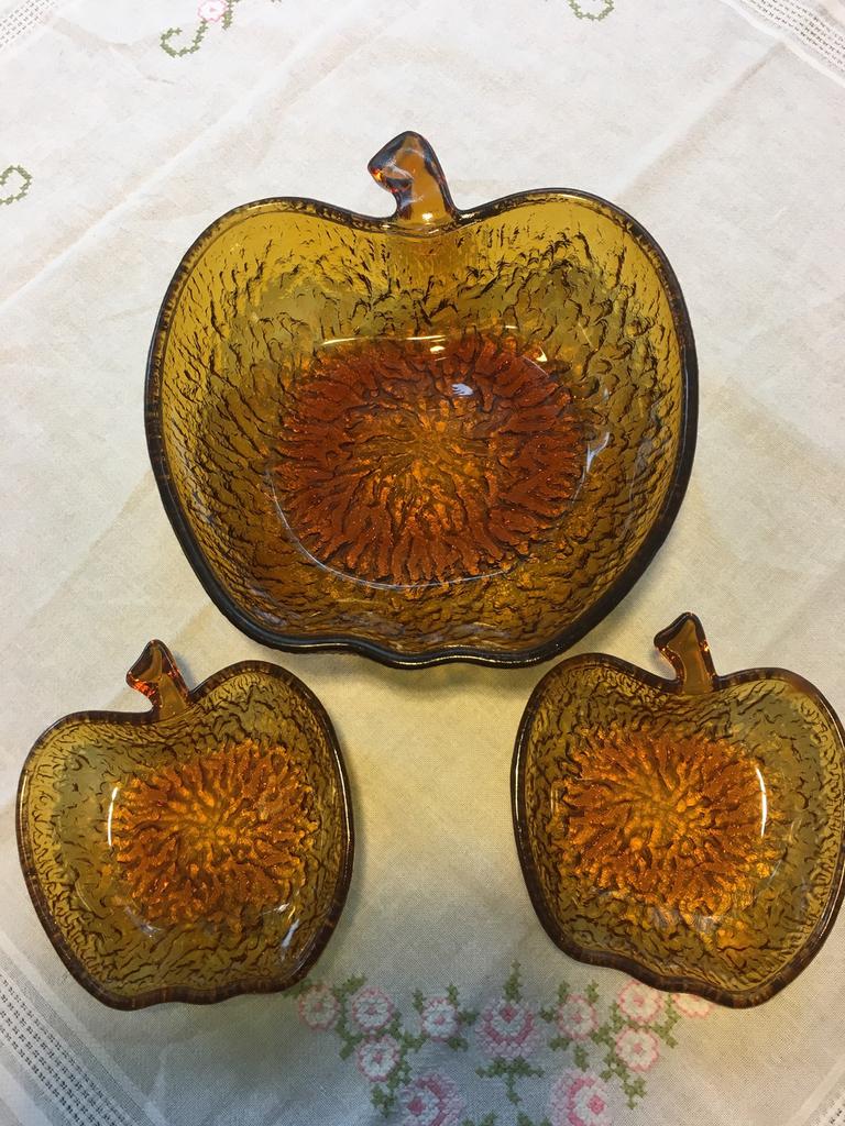 Retro Glazen Appelschalen 3dl. Amberkleurig Pressglas., Antiek en Kunst, Antiek | Glas en Kristal, Ophalen of Verzenden