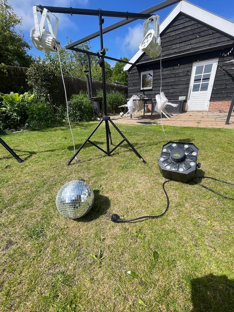 Te huur Discoverlichting tuinfeest verlichting, Muziek en Instrumenten, Licht en Laser, Ophalen of Verzenden, Zo goed als nieuw