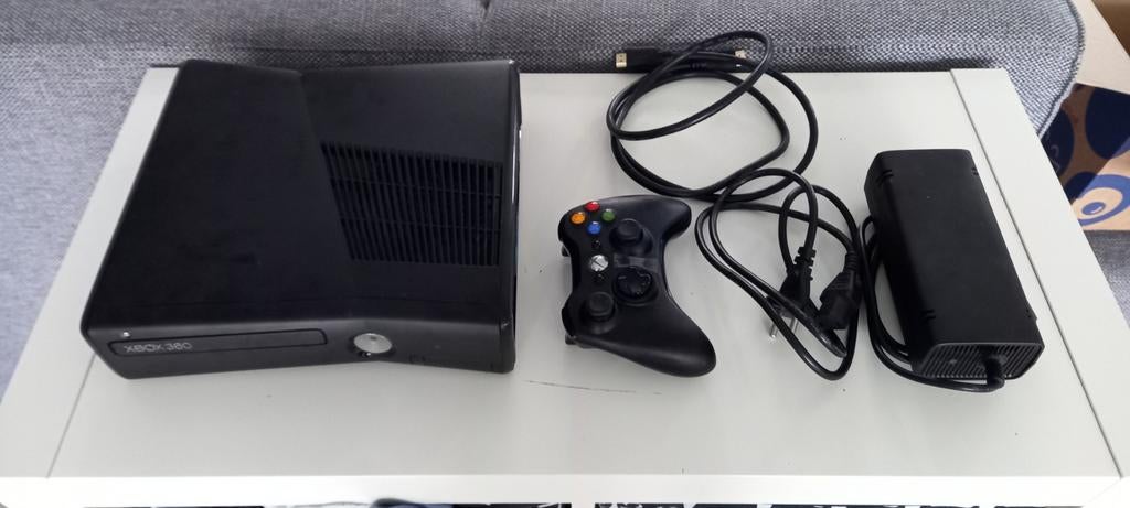 Xbox360 rgh, 250gb hdd met controller, voeding en kinect, Spelcomputers en Games, Spelcomputers | Xbox 360, 360 S, Met kinect