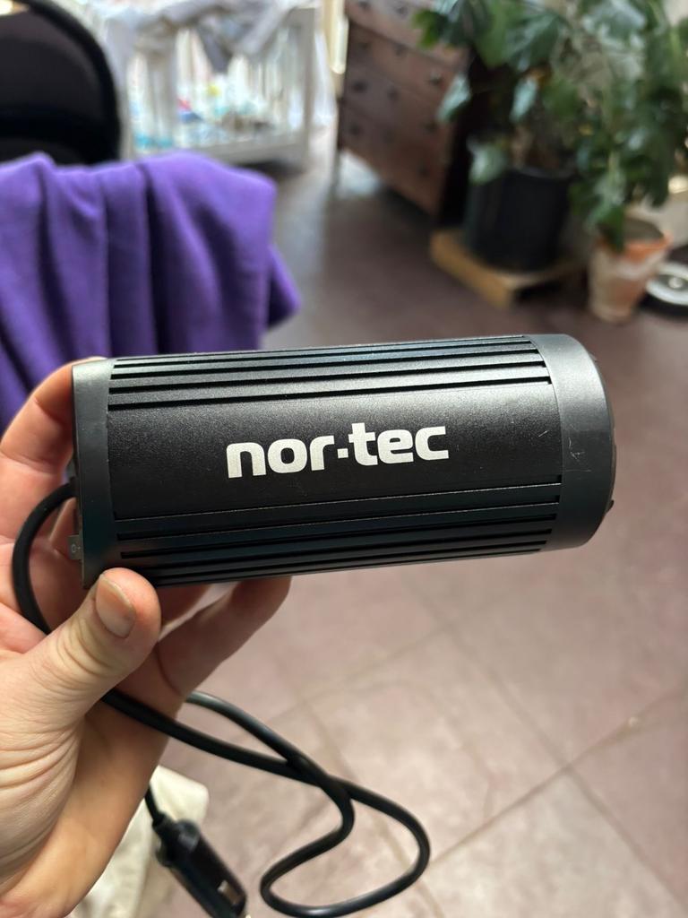 Nor-Tec omvormer met USB en stopcontact, Auto diversen, Auto-accessoires, Ophalen, Gebruikt