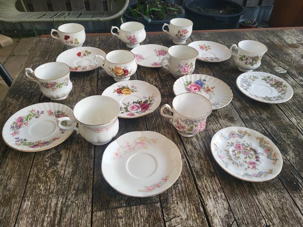 Engels porselein theekopjes en schotels, Antiek en Kunst, Antiek | Porselein, Ophalen of Verzenden