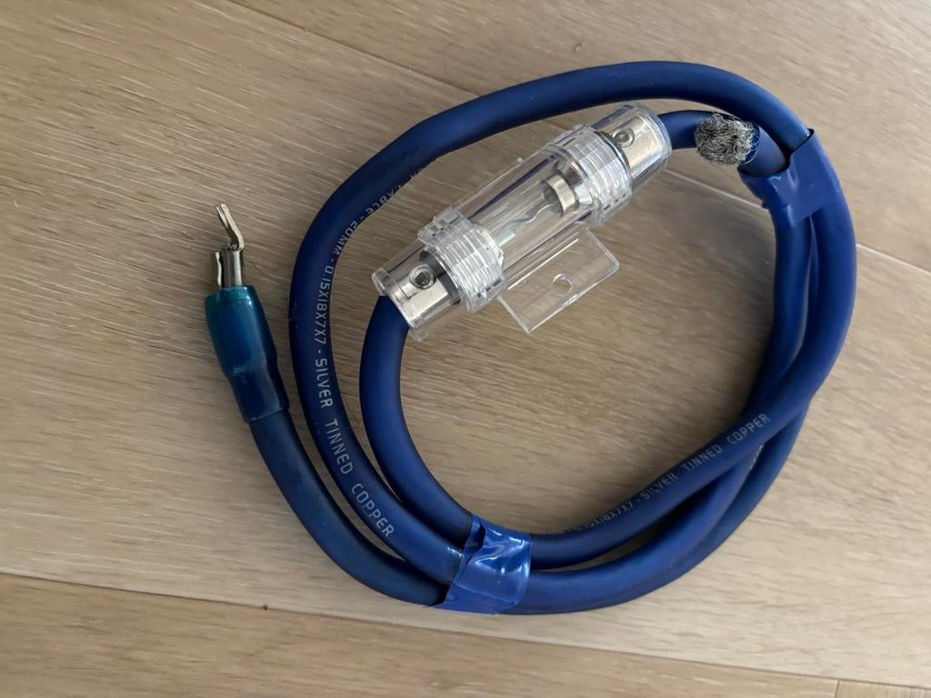 Aansluiting versterker, Ophalen of Verzenden, Zo goed als nieuw