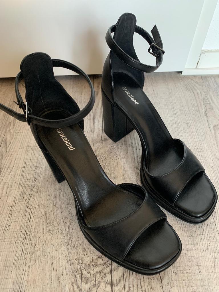 Hoge Hakken met plateau NIEUW mt 41 zwart blokhak, Ophalen of Verzenden, Nieuw, Zwart, Schoenen met hoge hakken