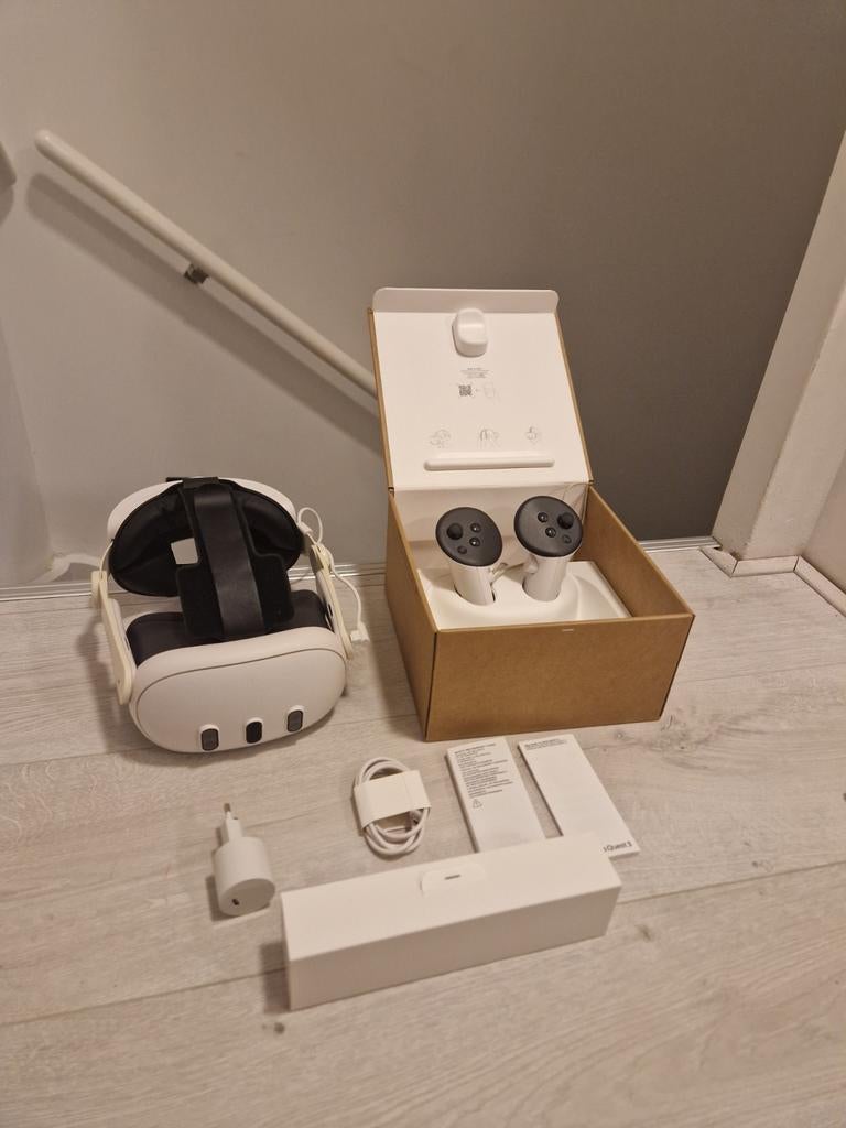 Meta Quest 3 met Battery strap & originele Toebehoren, Spelcomputers en Games, Virtual Reality, Ophalen of Verzenden, Gebruikt
