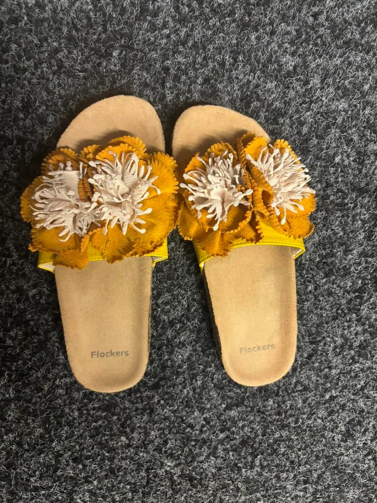 Nieuw geel ibiza slippers merk Flockers maat 37, Slippers, Geel, Nieuw, Ophalen of Verzenden