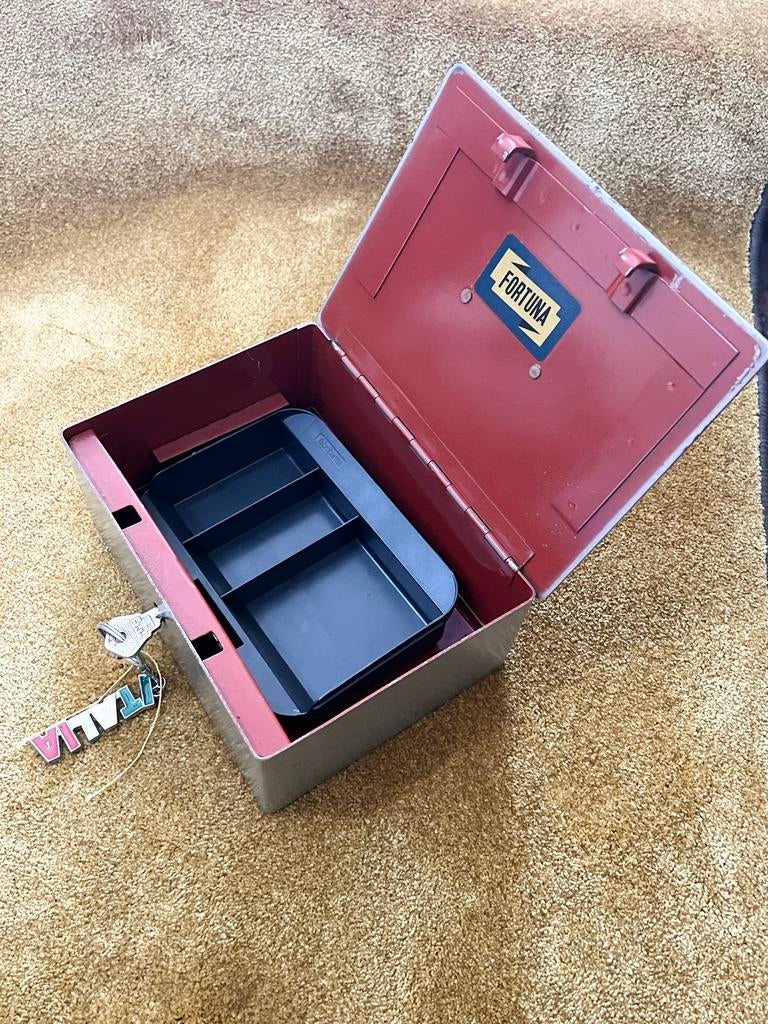 Vintage Fortuna Geldkistje met Sleutel, Ophalen of Verzenden, Gebruikt, Metaal, Minder dan 50 cm