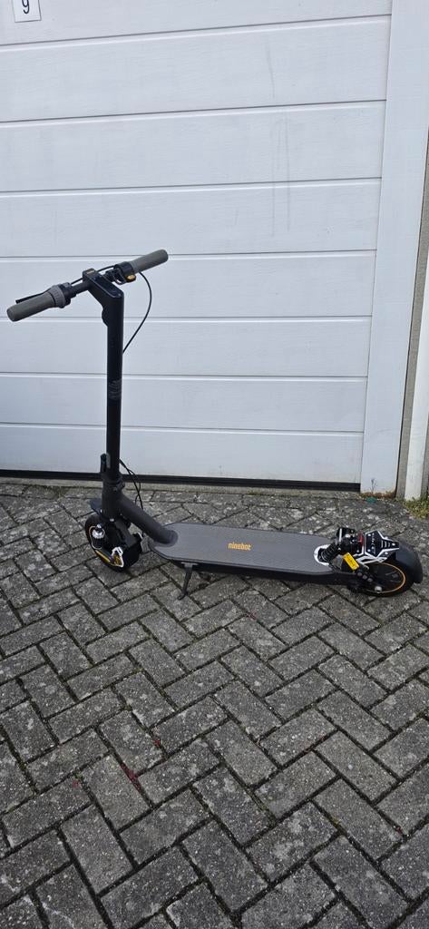 Ninebot elektrische step met vering, Fietsen en Brommers, Steps, Ophalen, Elektrische step (E-scooter)