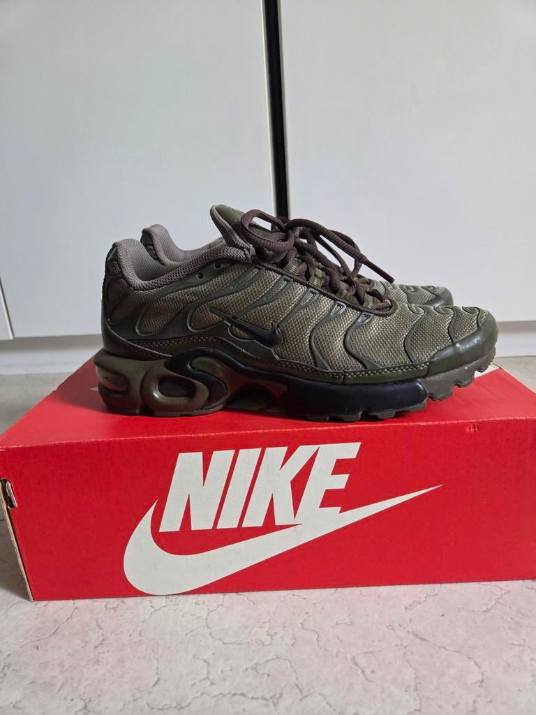 Nike air max plus Olive maat 39, Ophalen of Verzenden, Zo goed als nieuw, Sneakers of Gympen