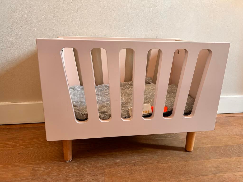 Done by Deer houten poppenbedje roze, Ophalen, Gebruikt, Overige typen