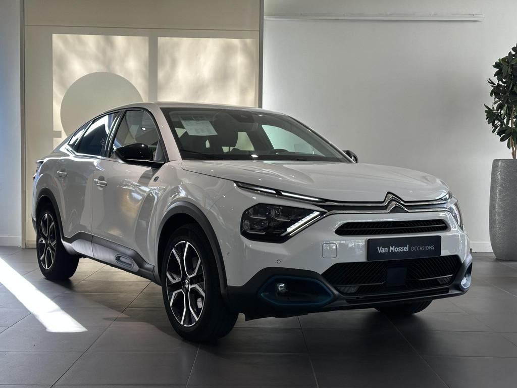 Citroen Ë-C4 X Shine 50 kWh | Camera | Navigatie | Stoelver, 12 maanden, 136 pk, Gebruikt, Zwart