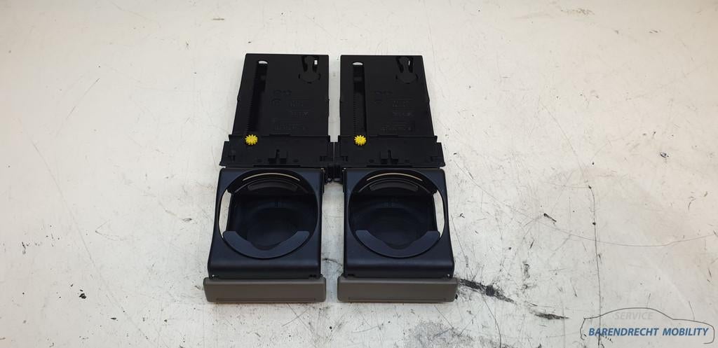 2x Bekerhouder Audi A2 bruin / beige 8Z0862534B ZGAN origine, Auto-onderdelen, Interieur en Bekleding, Gebruikt, AUDI AG, Auto-Union-Strasse 1
85045  Ingolstadt, DE