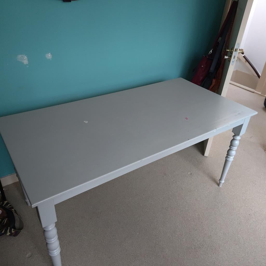 Grijze tafel met gedraaide poten, Huis en Inrichting, Tafels | Eettafels, Ophalen, Gebruikt, Klassiek, 50 tot 100 cm