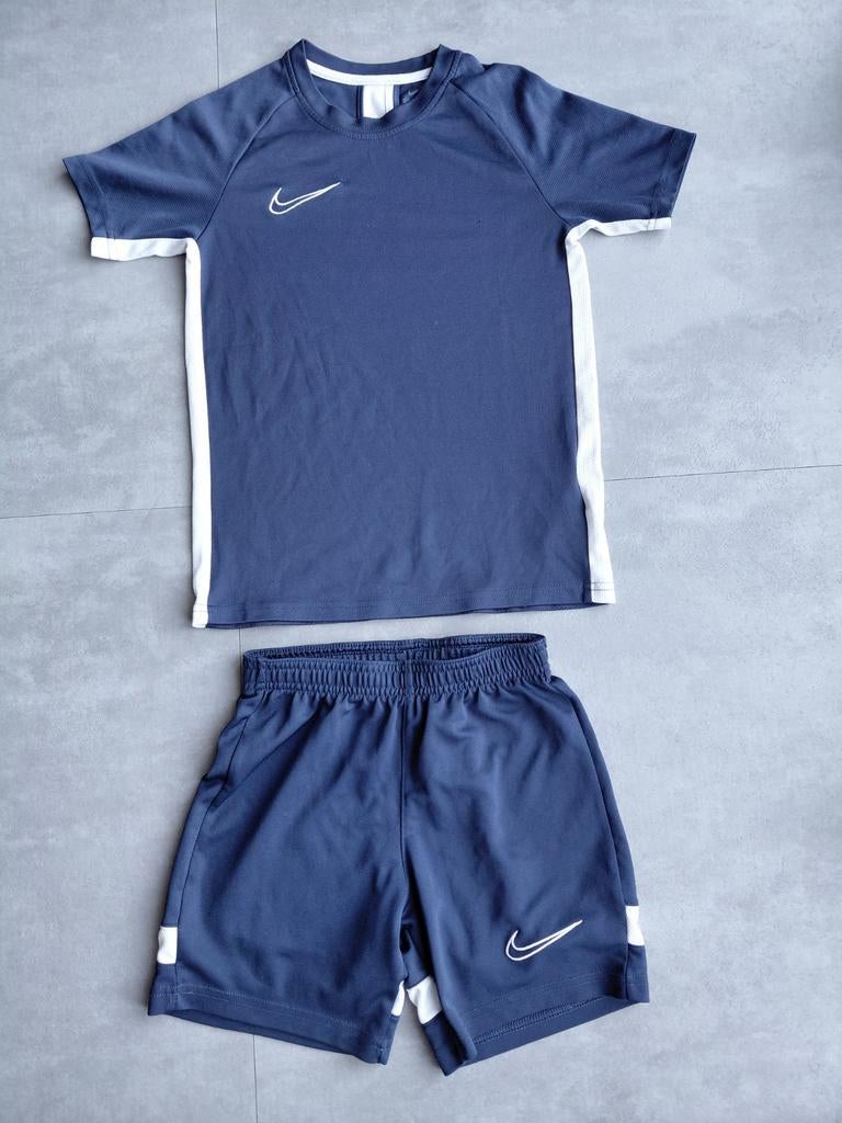 Nike sportkleding jongen maat 122-128, Kinderen en Baby's, Kinderkleding | Maat 128, Gebruikt, Ophalen of Verzenden, Setje, Nike