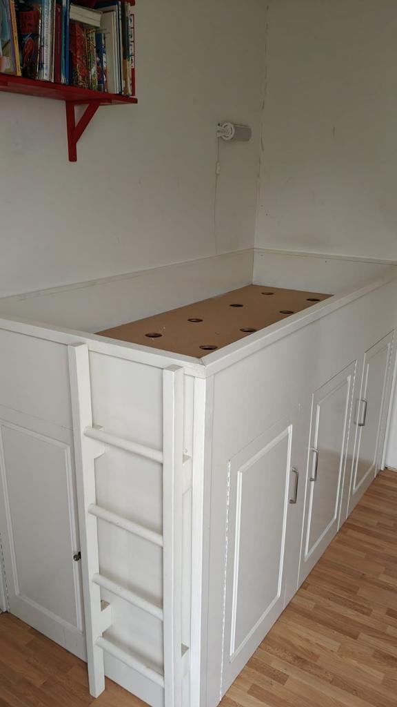 Kinderbed: hoogslaper met veel kastruimte, Ophalen, Hoogslaper