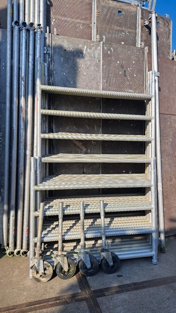 Te koop aluminium rolsteiger Werkhoogte 8.20 meter, Doe-het-zelf en Verbouw, Steigers, Custers, Ophalen of Verzenden, Rolsteiger of Kamersteiger