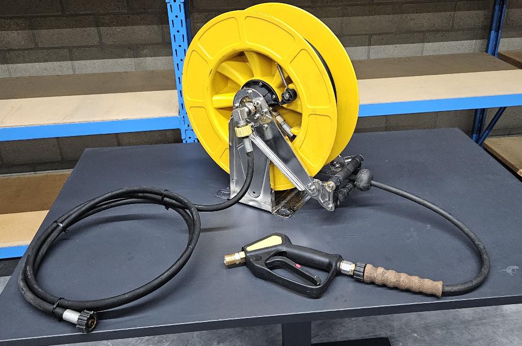 Automatische slangenhaspel RVS 15m met nieuw pistool, Tuin en Terras, Tuinslangen, Ophalen of Verzenden, Zo goed als nieuw, Tuinslanghaspel