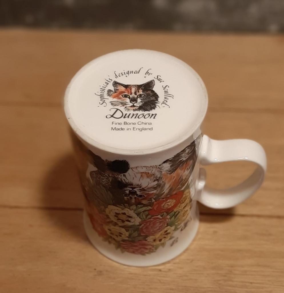 Katten beker. Dunoon. Door Sue Scullard. Fine bone china., Ophalen of Verzenden, Porselein, Overige stijlen, Kop(pen) en/of Schotel(s)