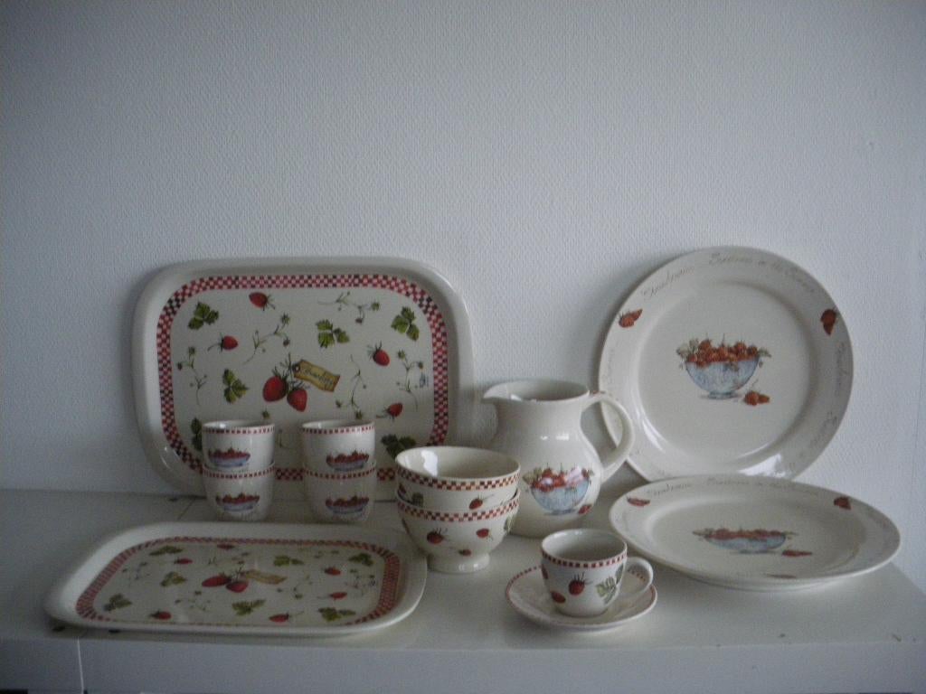 Jet Strawberry servies, Ophalen of Verzenden, Zo goed als nieuw, Bord(en), Overige stijlen