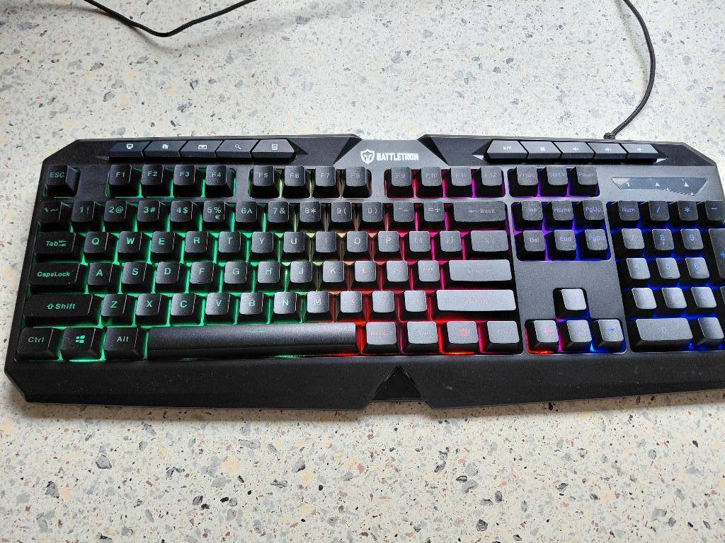 Battletron gaming toetsenboard, Computers en Software, Toetsenborden, Ophalen, Gaming toetsenbord, Zo goed als nieuw, BATTLETRON