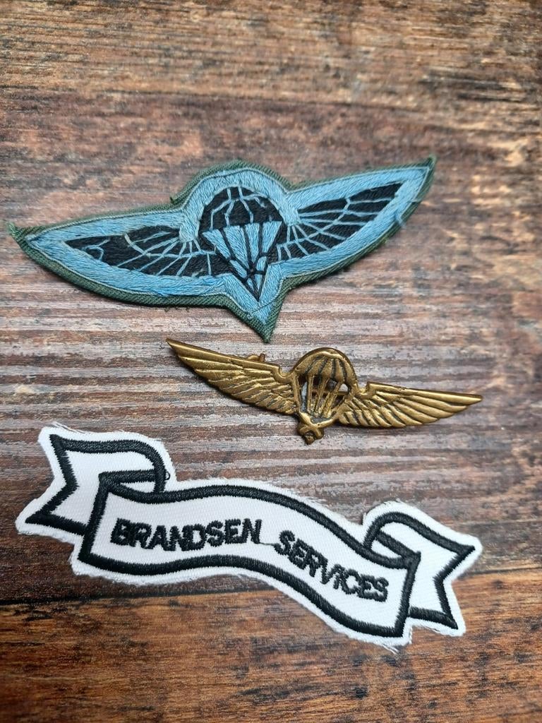 Parachute wing Nepal, Verzamelen, Militaria | Algemeen, Landmacht, Embleem of Badge, Nederland, Verzenden