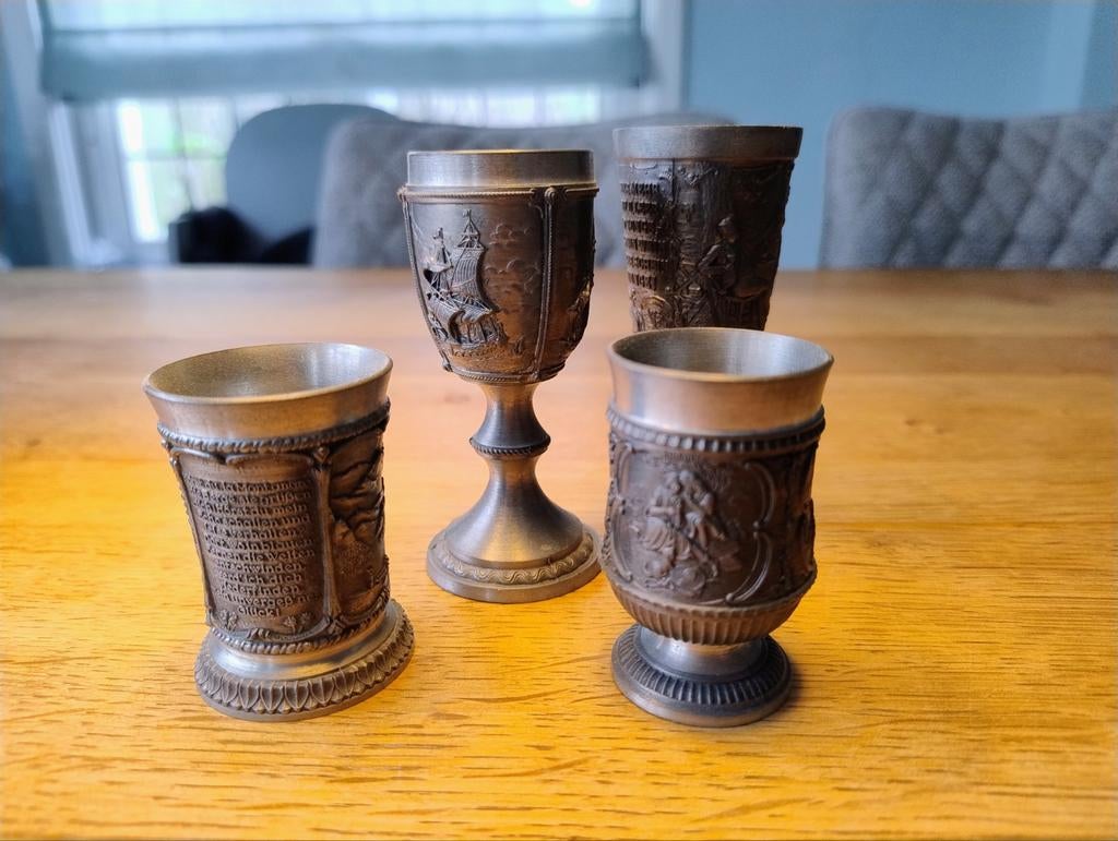 Uitgebreide collectie vintage tinnen kannetjes en bekers, Ophalen