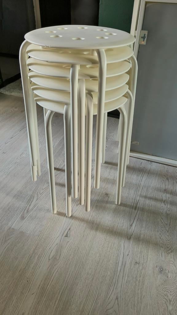 6 witte IKEA krukken, Ophalen