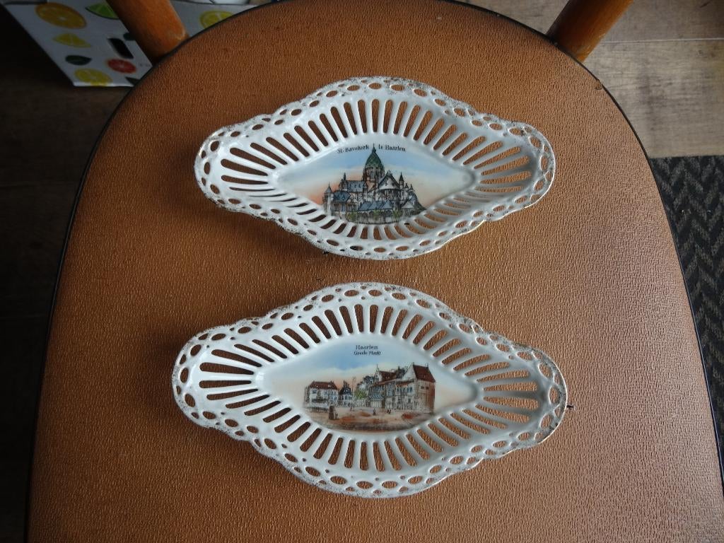 2x Antiek opengewerkt schaaltje souvenir Haarlem porselein, Ophalen