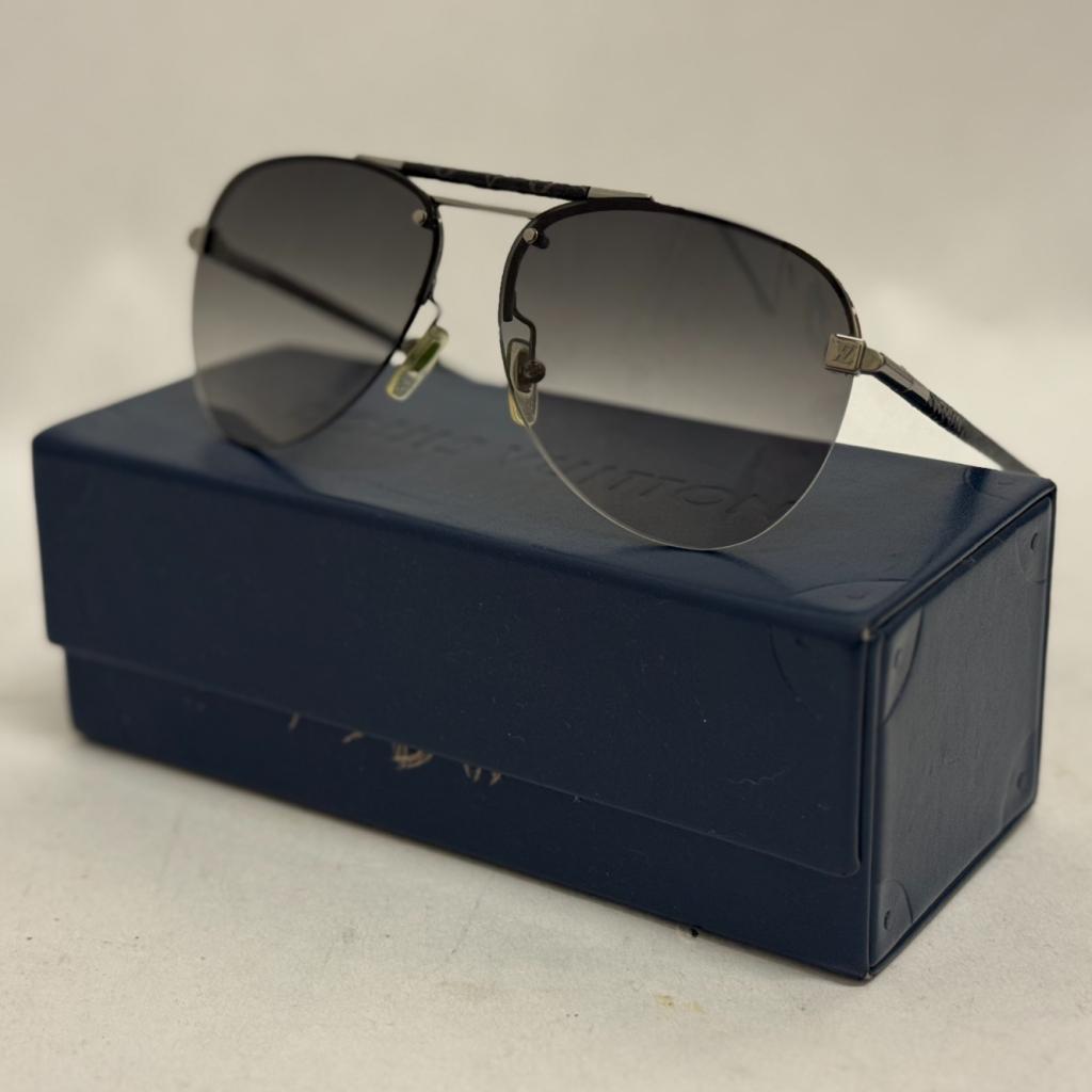 Louis Vuitton Z1109E Clockwise Canvas Sunglasses, Louis Vuitton, Zo goed als nieuw, Support@louisvuitton.com, 2 Rue du Pont Neuf
75001 Paris
France