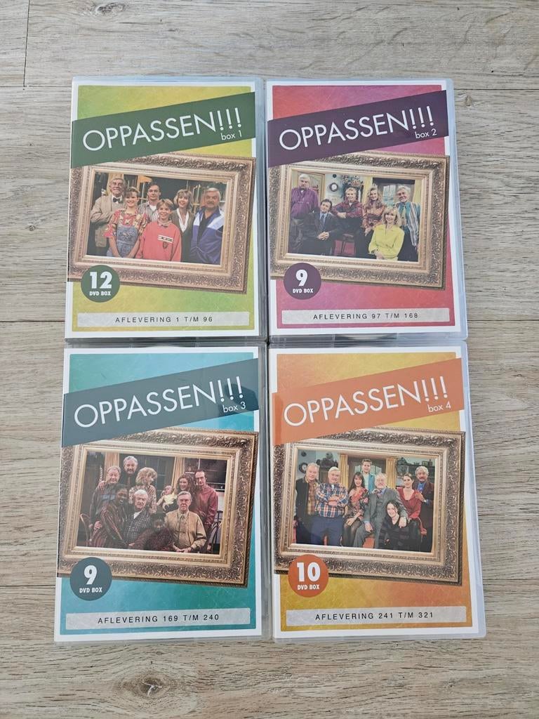 Oppassen! complete serie DVD box 1 t/m 4, Cd's en Dvd's, Dvd's | Tv en Series, Alle leeftijden, Ophalen of Verzenden, Zo goed als nieuw