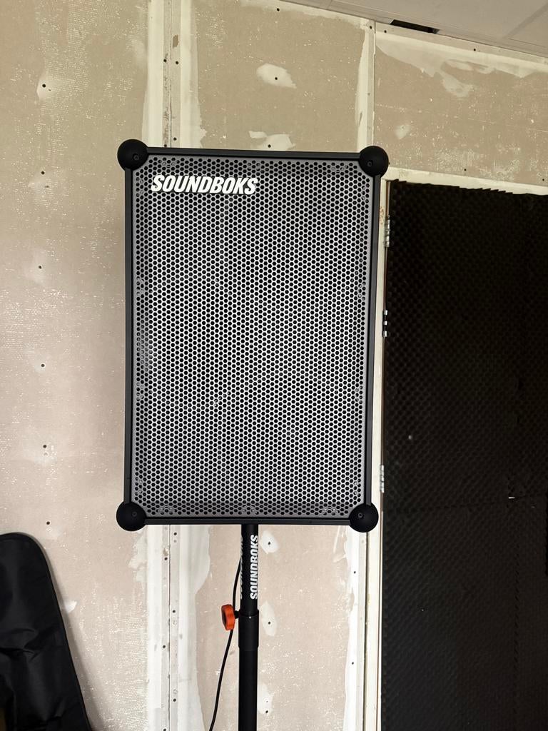 Soundboks Gen4 speakers + stands (ook los verkrijgbaar), Zo goed als nieuw, 120 watt of meer, Front, Rear of Stereo speakers, Ophalen