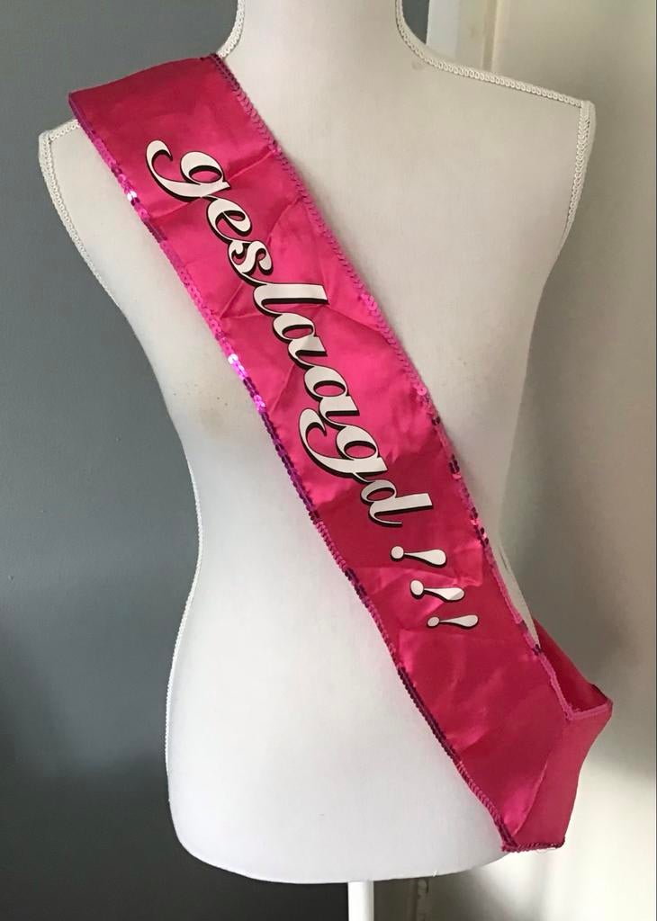 Geslaagd! Sjerp - Roze met pailletten, Ophalen of Verzenden, Zo goed als nieuw, Feestartikel, Verjaardag