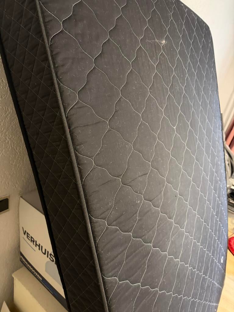 Gratis ophalen Zwarte bedbodem met houten poten, Gebruikt, Eenpersoons, Bedbodem, 200 cm