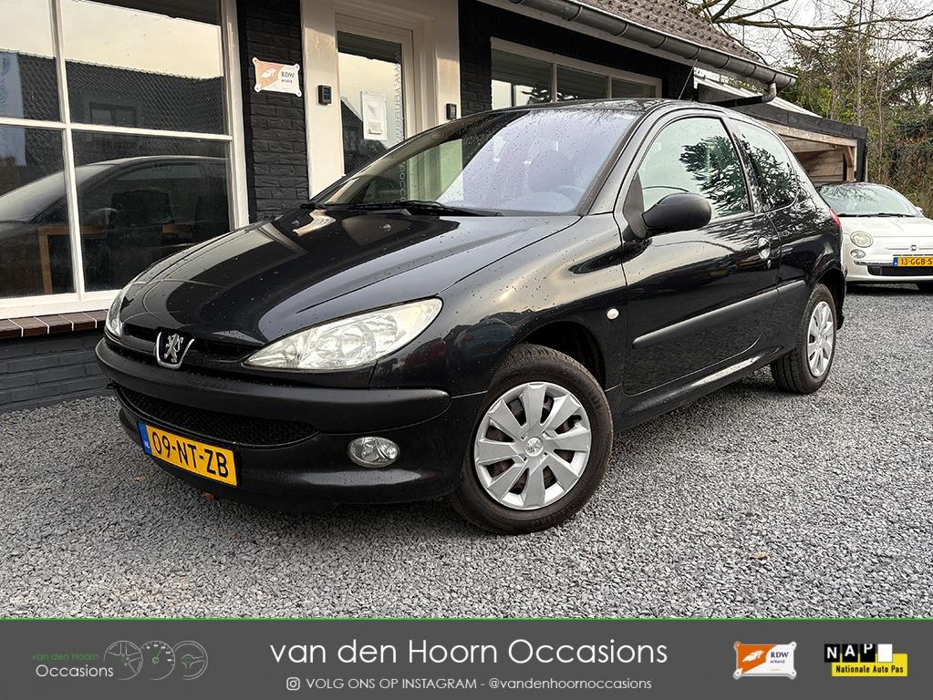 Peugeot 206 1.4 AUTOMAAT | CLIMATE | NW APK | NAP | EL RAMEN, Automaat, Elektrische ramen, Zwart, Origineel Nederlands